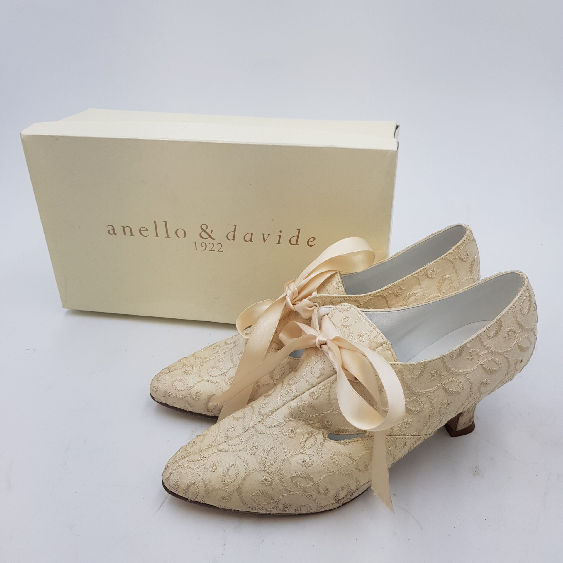 Vintage Anello and Davide Ivory Embroidered Shoes - Size 6 - St Richard ...